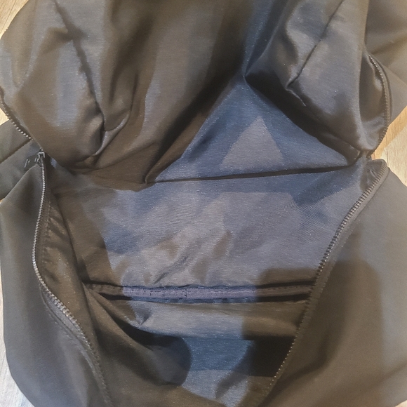 Lululemon city adventurer backpack - Picture 4 of 8